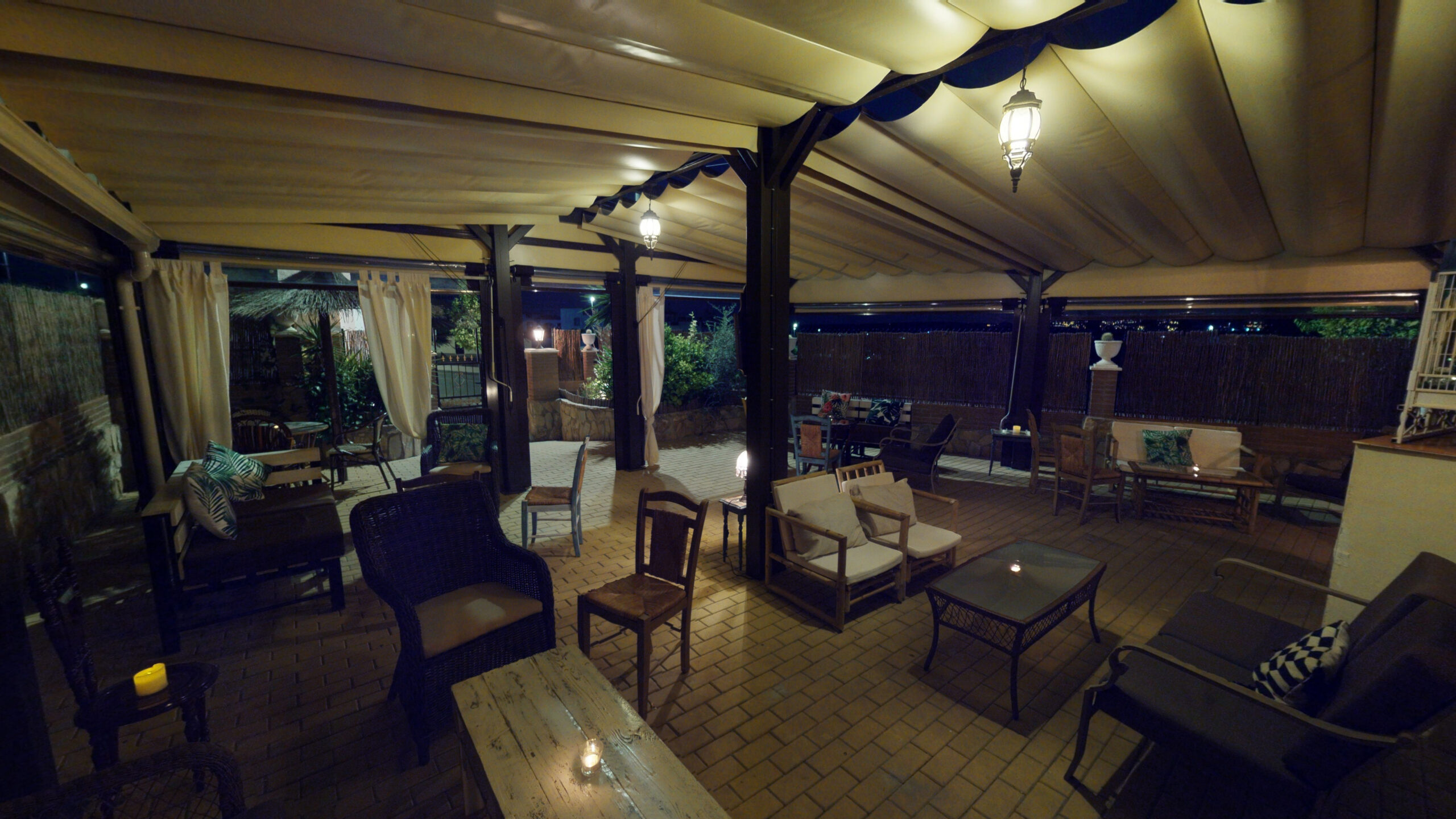Teteina Teahouse and Garden Bar at night